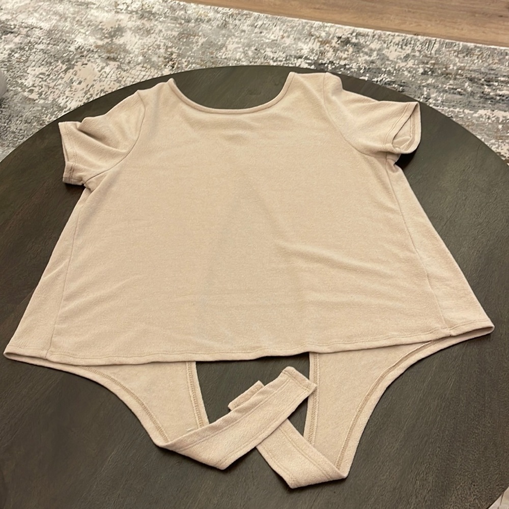 crème shirt, open back, can tie